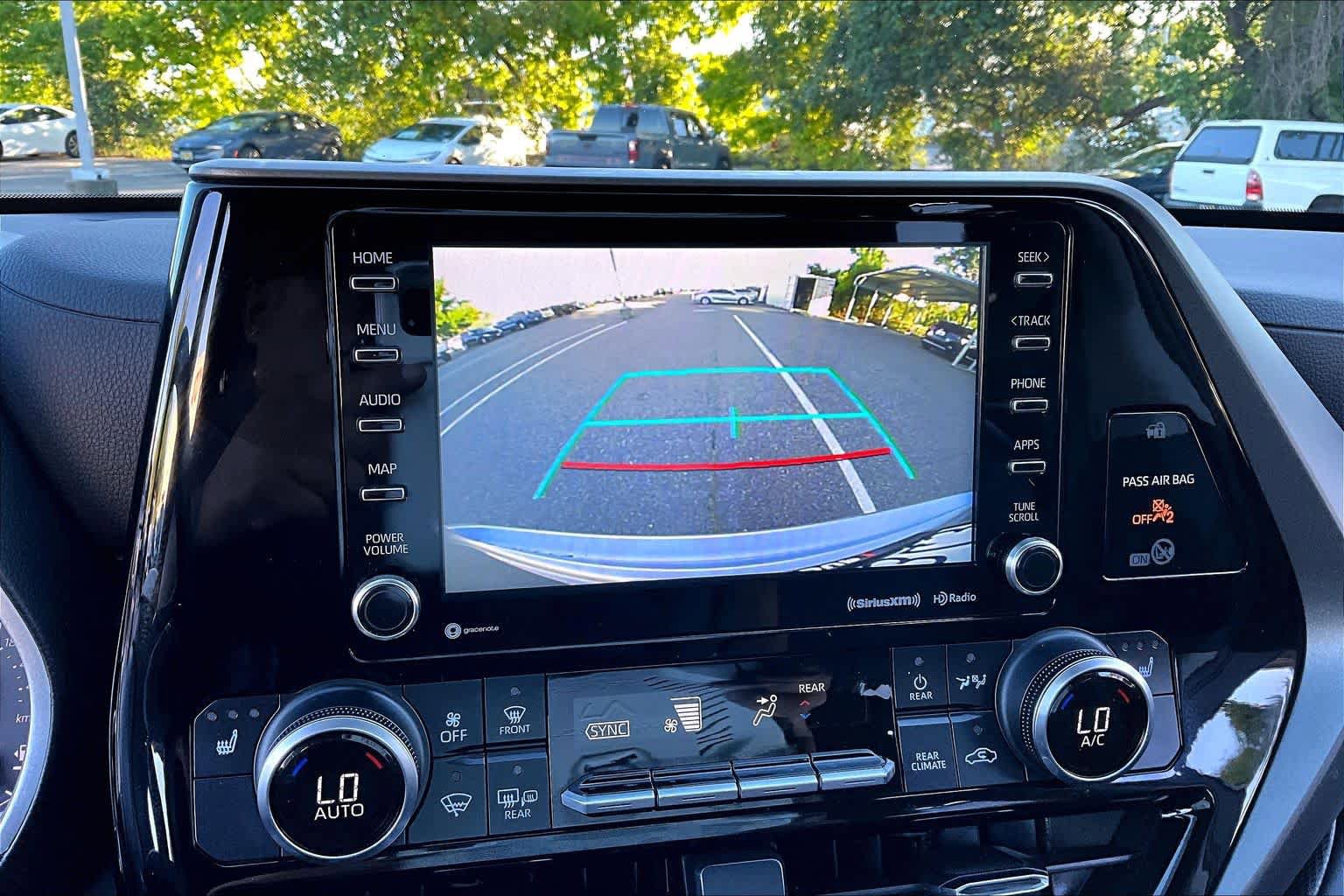 Used 2022 Toyota Highlander XLE image 26
