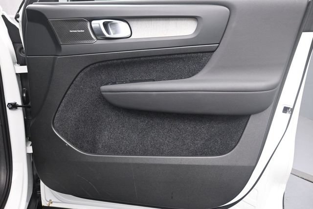 Certified 2025 Volvo XC40 B5 Ultra AWD/4WD image 31