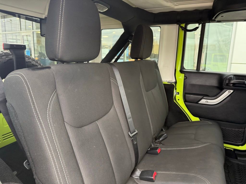 Used 2016 Jeep Wrangler Unlimited Rubicon w/ Connectivity Group image 21