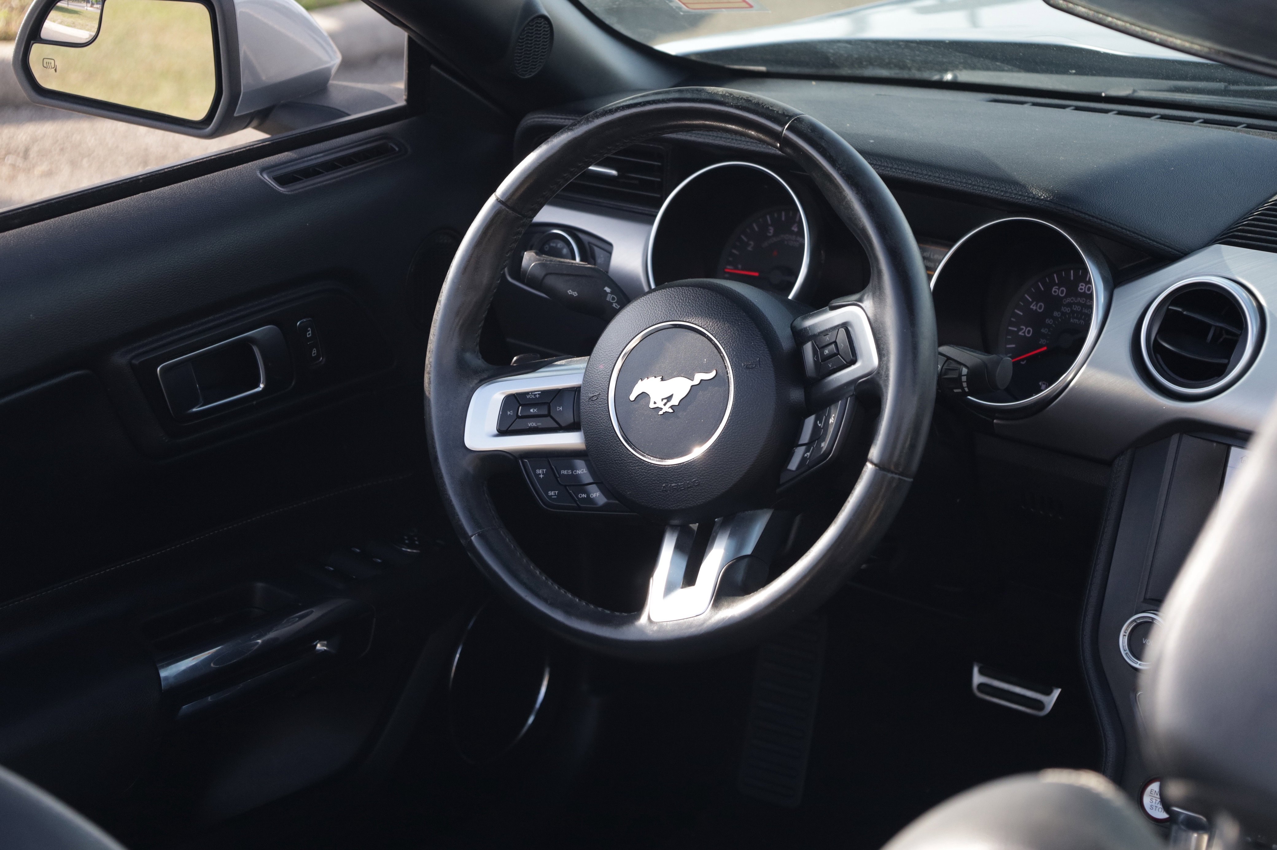 Used 2020 Ford Mustang Premium RWD image 8