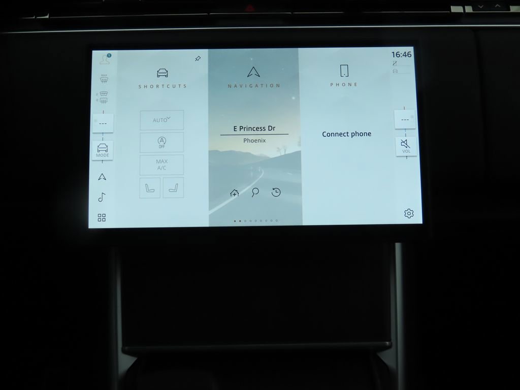 New 2025 Land Rover Range Rover Long Wheelbase SE image 14