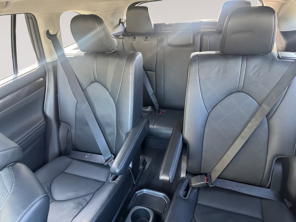 Used 2023 Toyota Highlander Platinum image 13