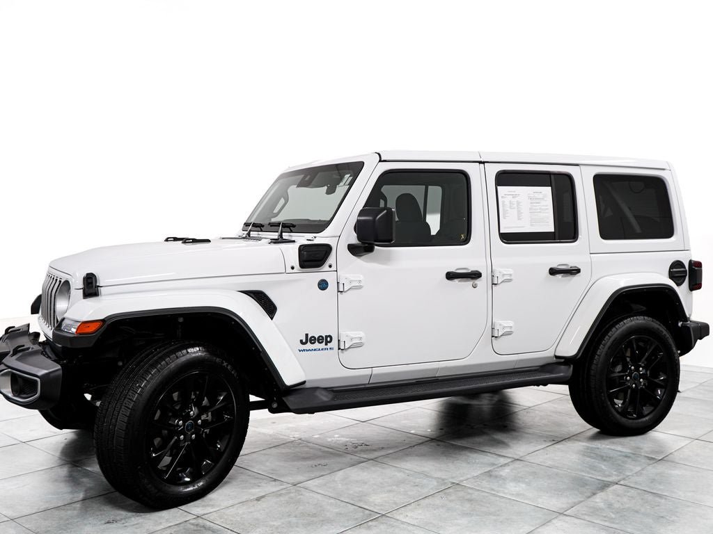 Used 2025 Jeep Wrangler Unlimited Sahara AWD/4WD image 4