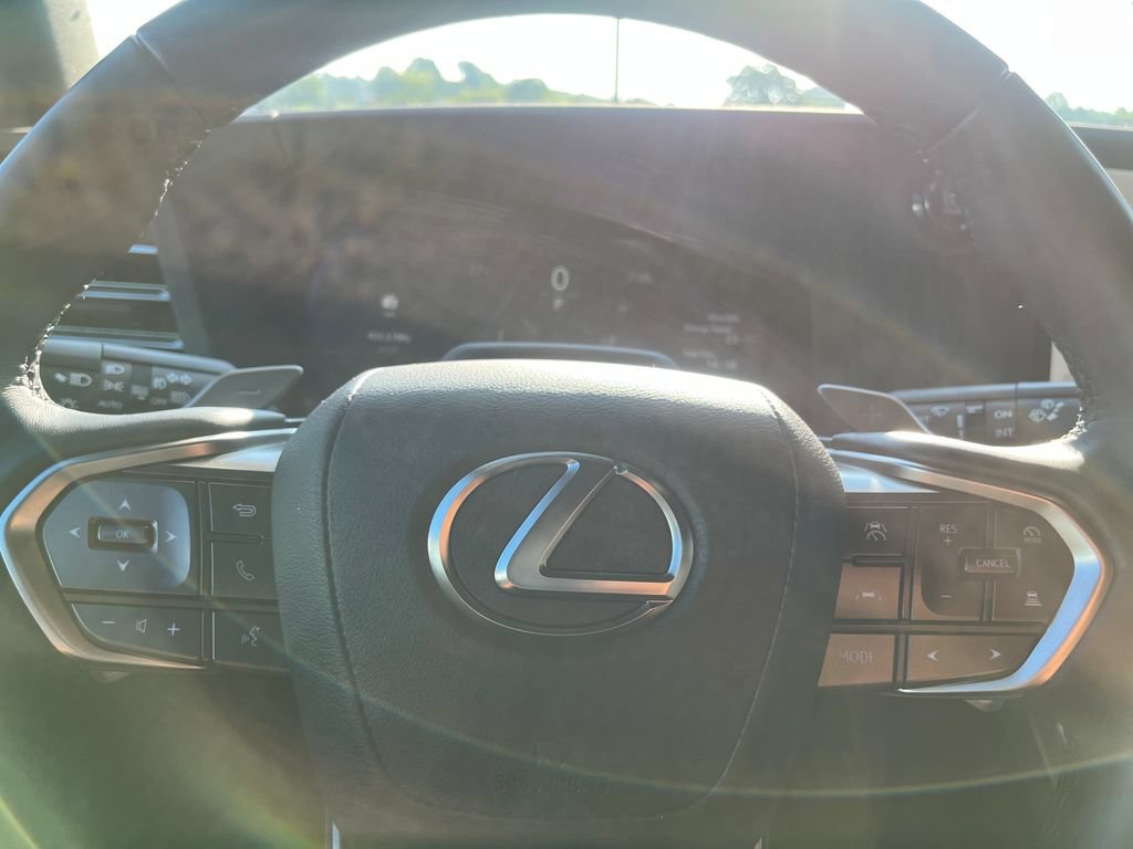 Used 2025 Lexus GX 550 w/ Accessory Package (2T) AWD/4WD image 42