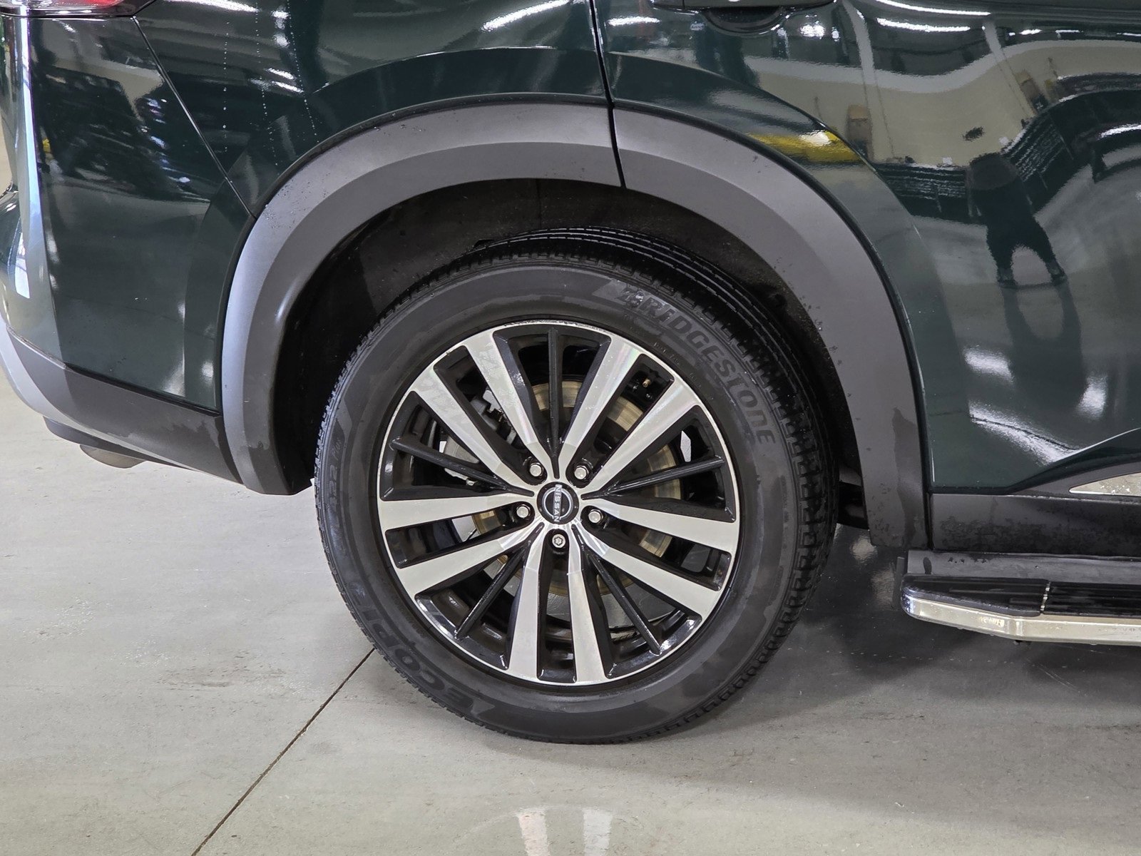 Used 2023 Nissan Pathfinder Platinum image 9