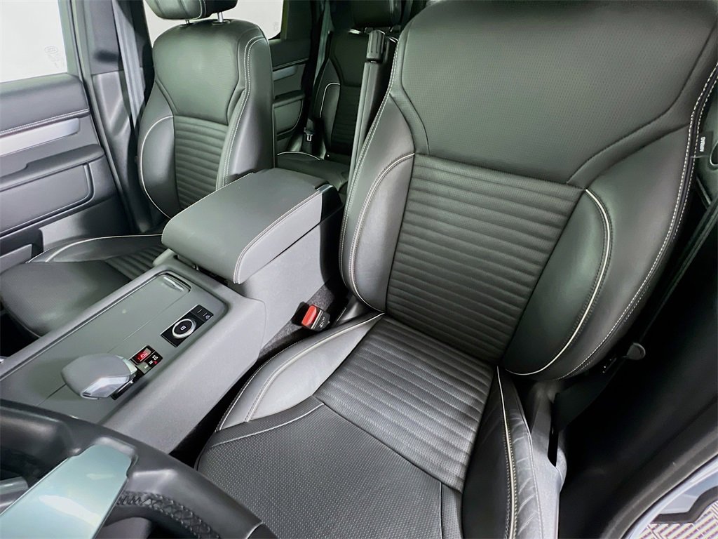 Certified 2024 Land Rover Discovery Dynamic SE image 22