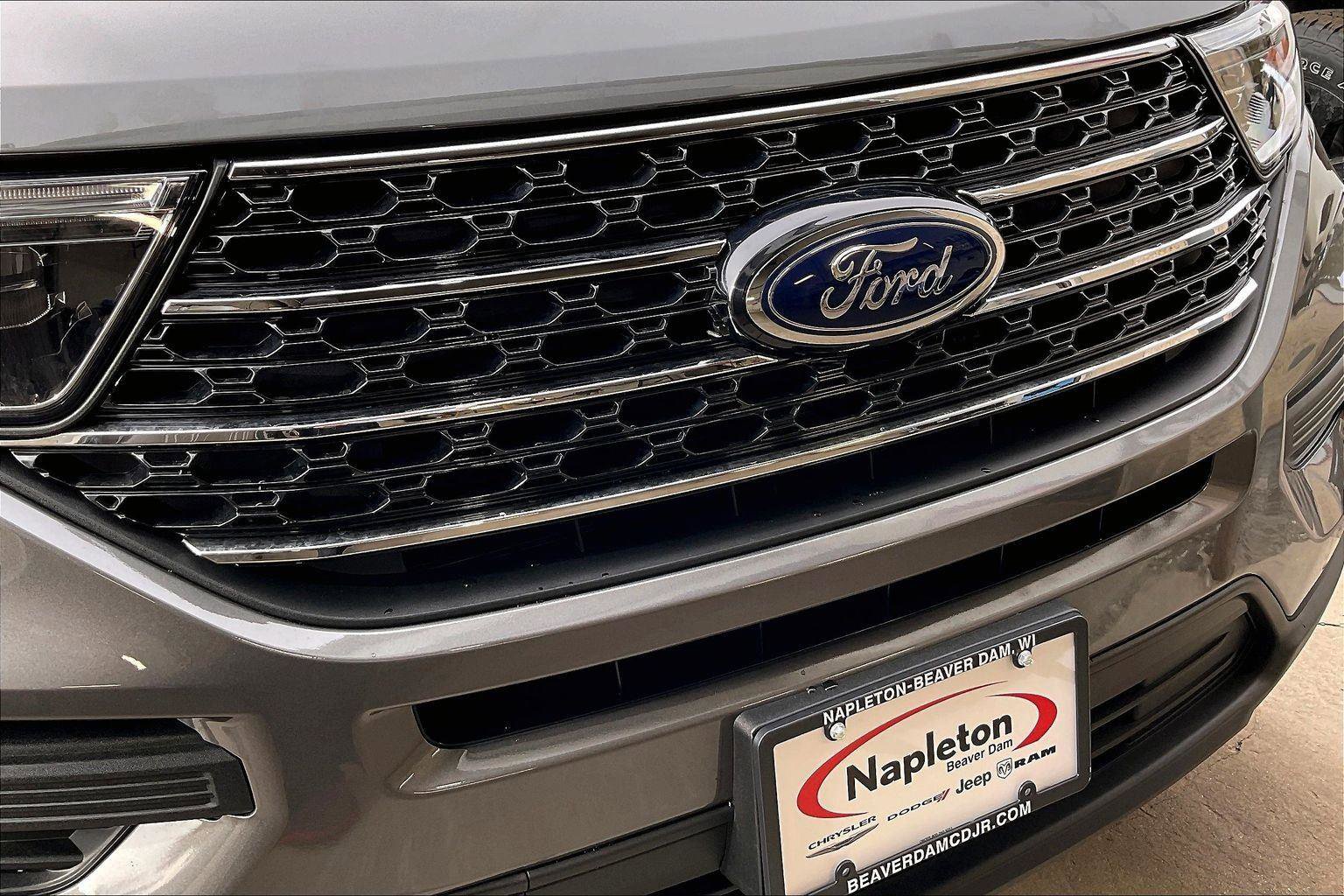Used 2023 Ford Explorer XLT AWD/4WD image 28
