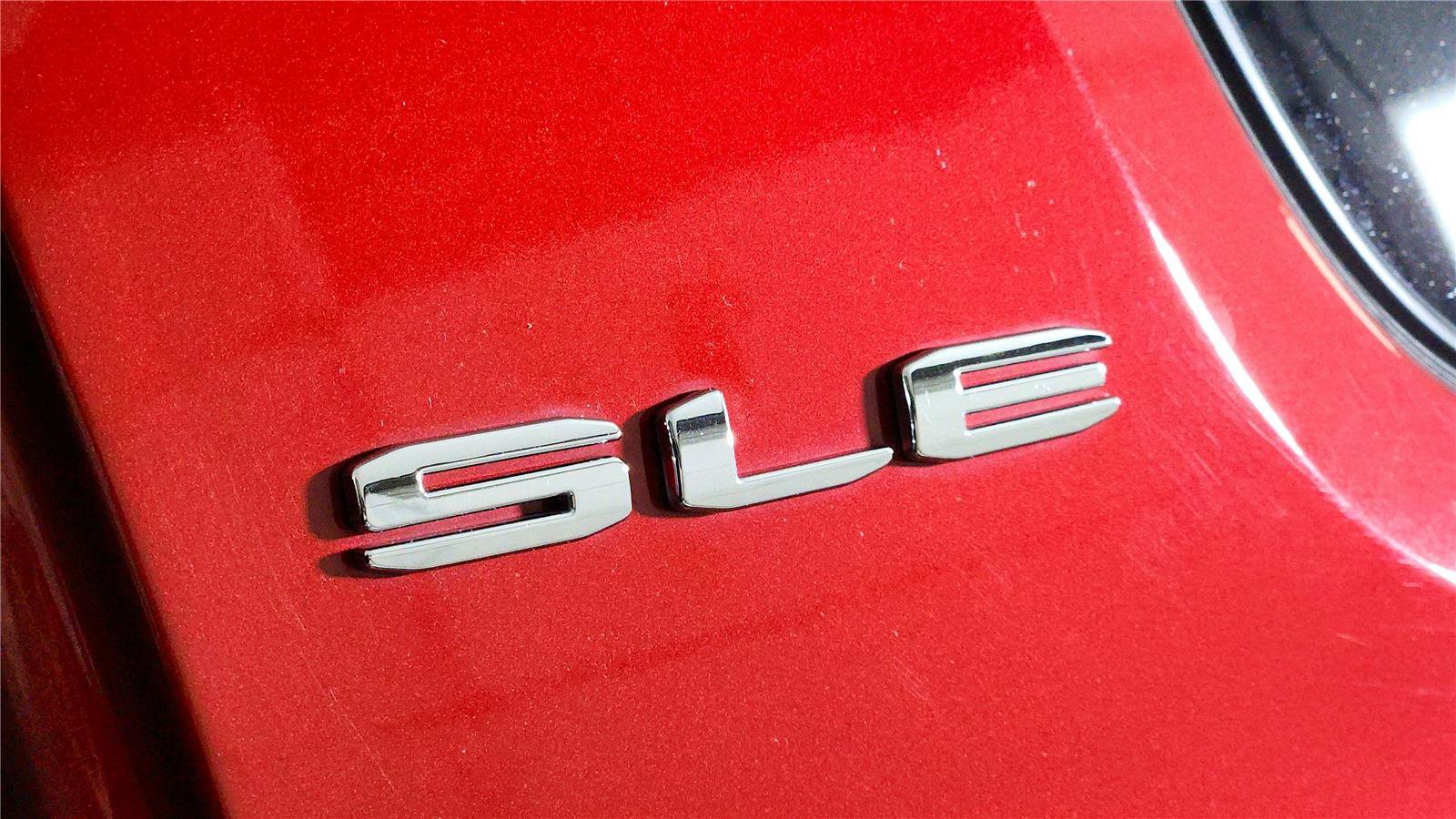 Used 2023 GMC Acadia SLE FWD image 16
