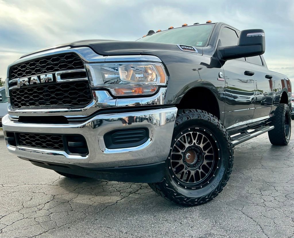 Used 2024 RAM 2500 Tradesman w/ Chrome Appearance Group AWD/4WD image 3
