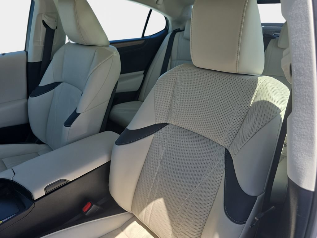 Used 2024 Lexus ES 300h w/ Technology Package FWD image 22
