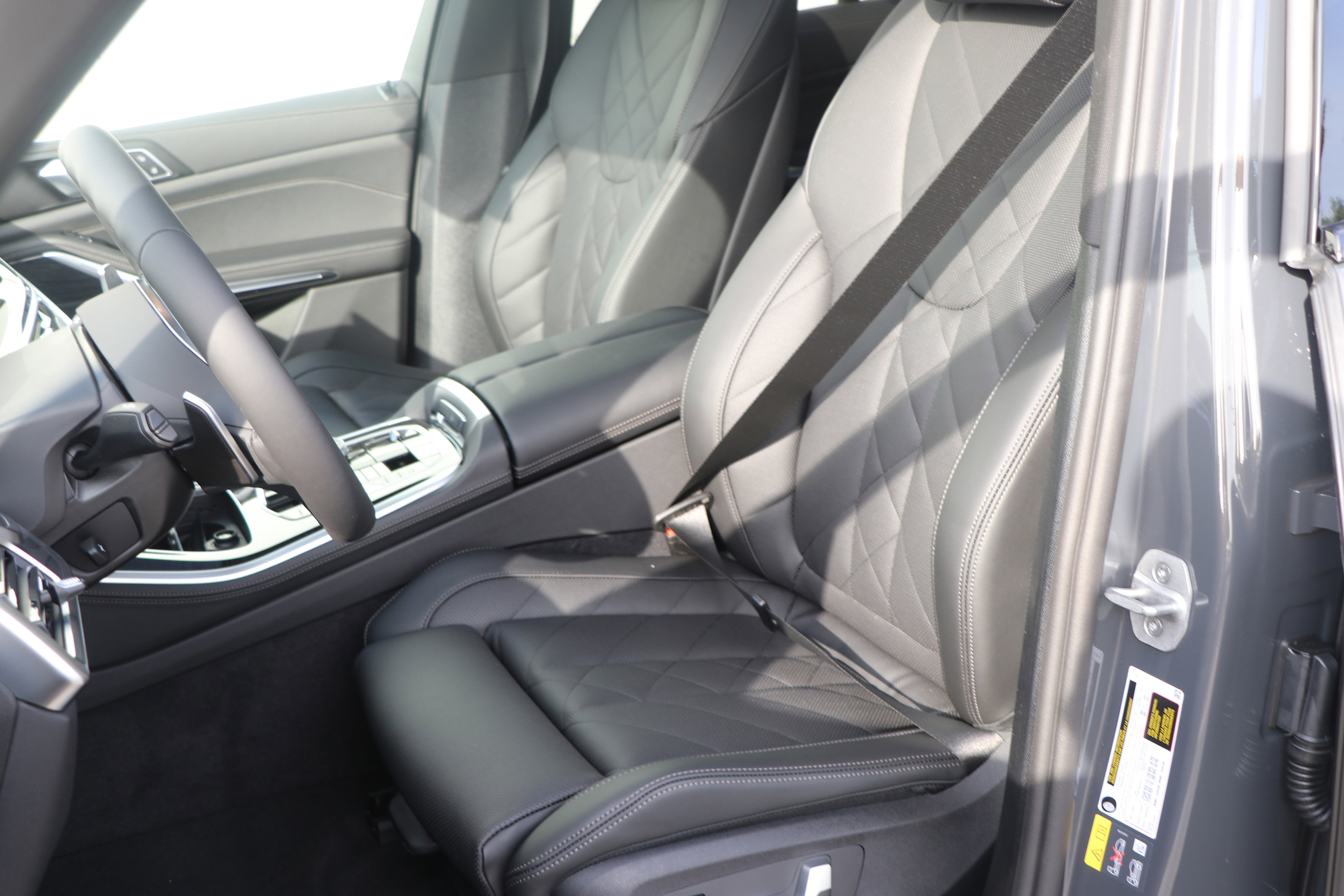 Used 2026 BMW X5 xDrive50e w/ M Sport Package AWD/4WD image 16