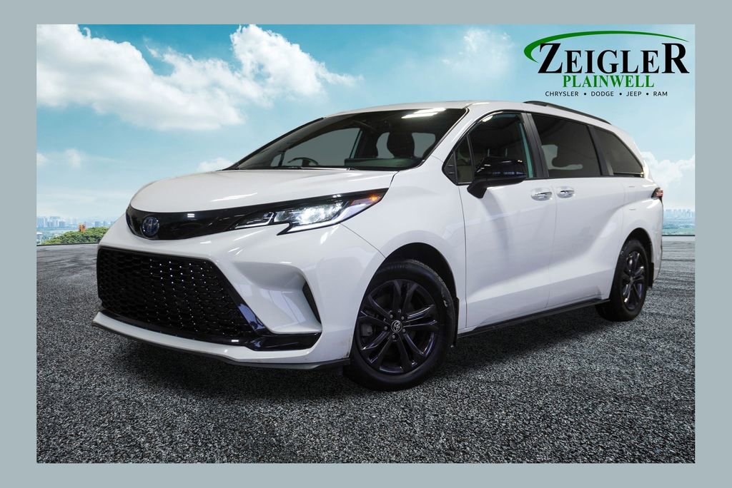 Used 2025 Toyota Sienna XSE video 1