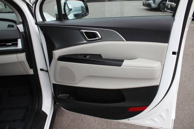 Certified 2024 Kia Carnival LX FWD image 29