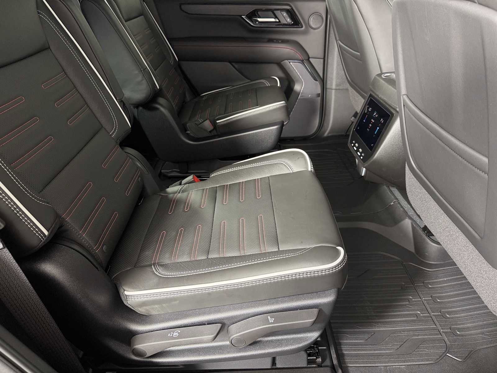 New 2026 GMC Yukon AT4 Ultimate w/ LPO, Floor Liner Package AWD/4WD image 15