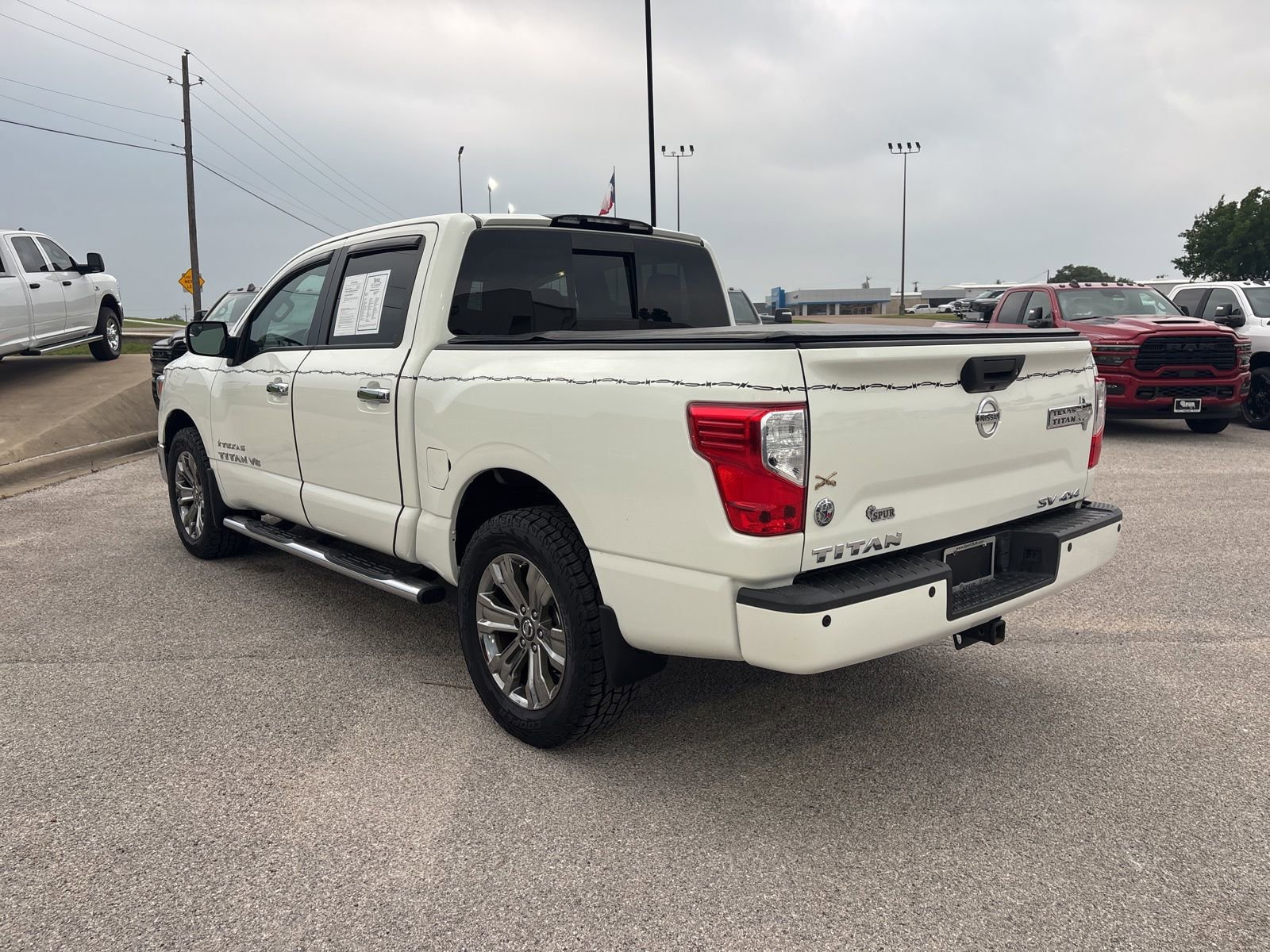 Used 2018 Nissan Titan SV w/ SV Convenience Package AWD/4WD image 4