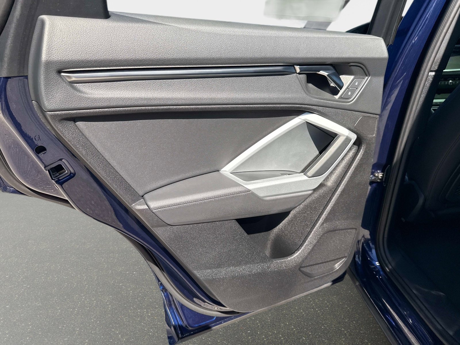 Used 2023 Audi Q3 2.0T Premium w/ Convenience Package image 13