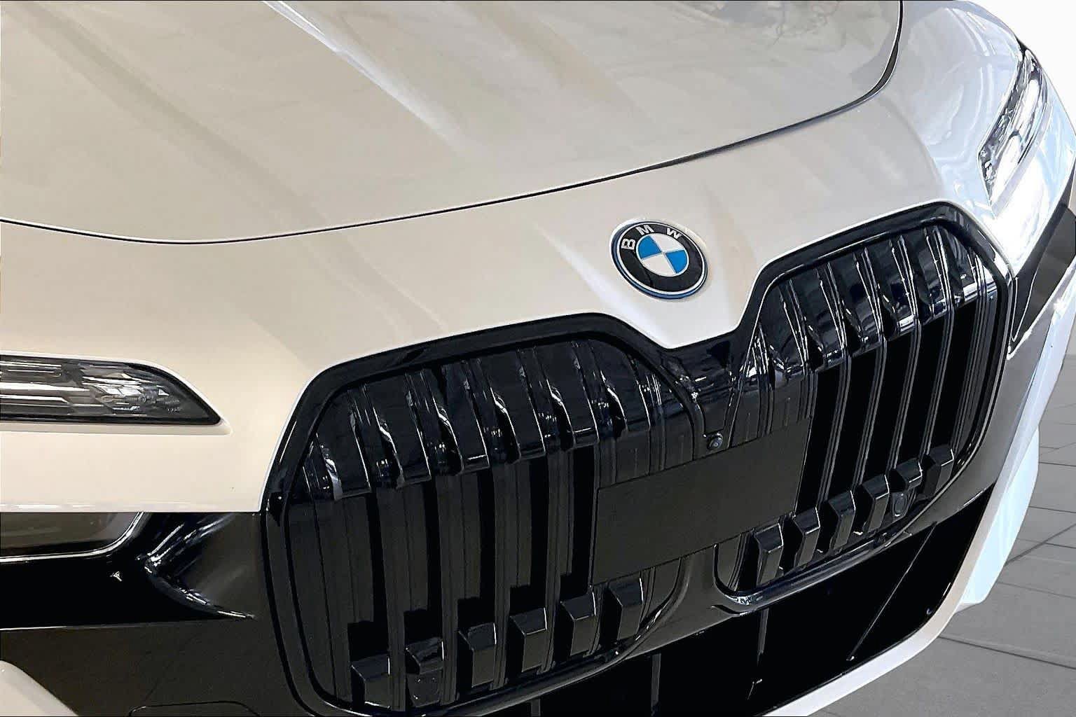 Used 2024 BMW i7 eDrive50 w/ M Sport Package RWD image 30