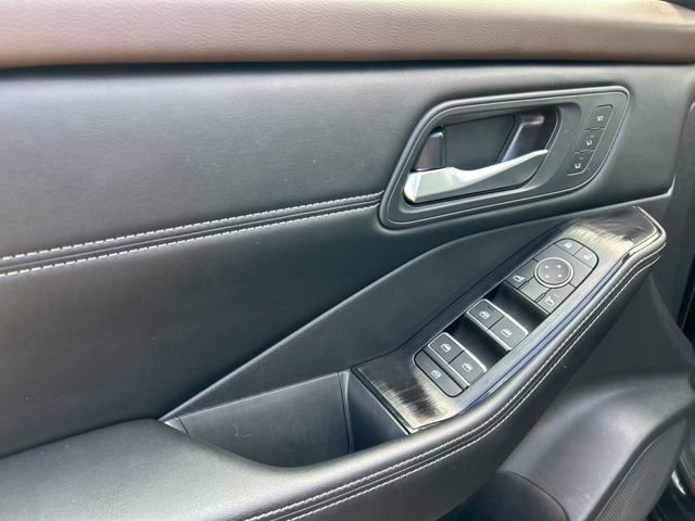 Used 2023 Nissan Rogue SL AWD/4WD image 25