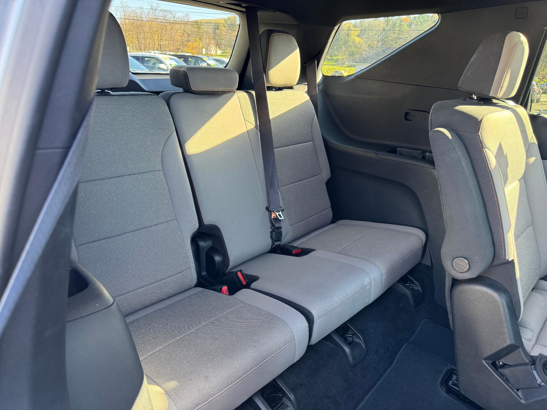 Used 2025 Chevrolet Traverse LT image 46