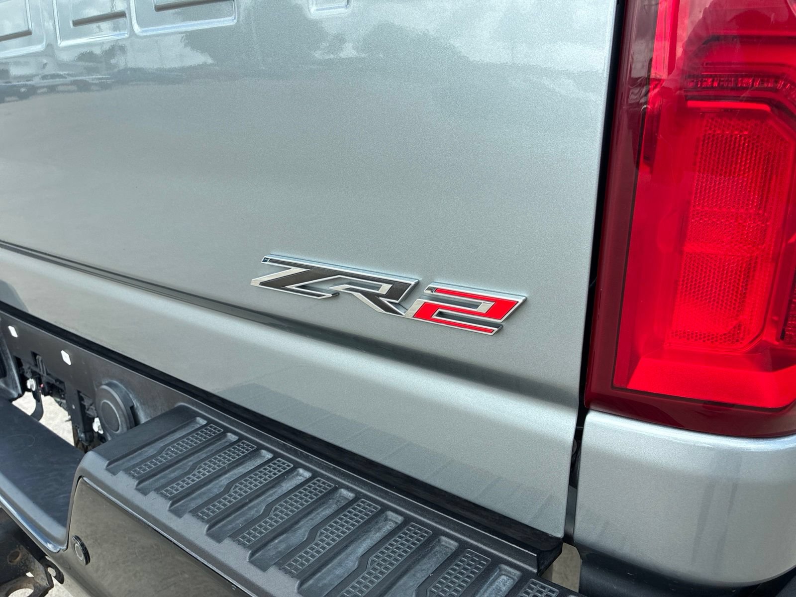 Used 2024 Chevrolet Silverado 2500 ZR2 w/ Technology Package AWD/4WD image 8