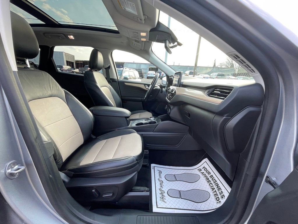 Used 2022 Ford Escape Titanium w/ Titanium Elite Package image 27