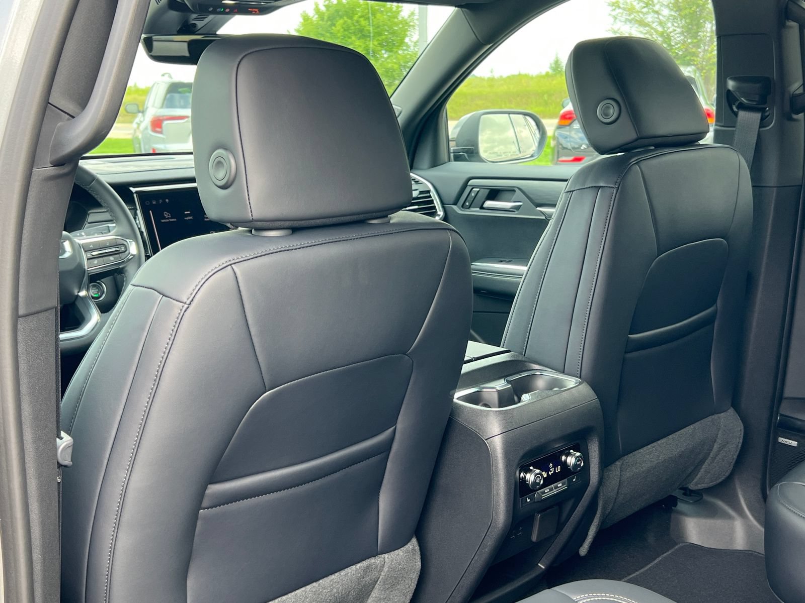 New 2027 GMC Acadia Elevation w/ Elevation Premium Package AWD/4WD image 35