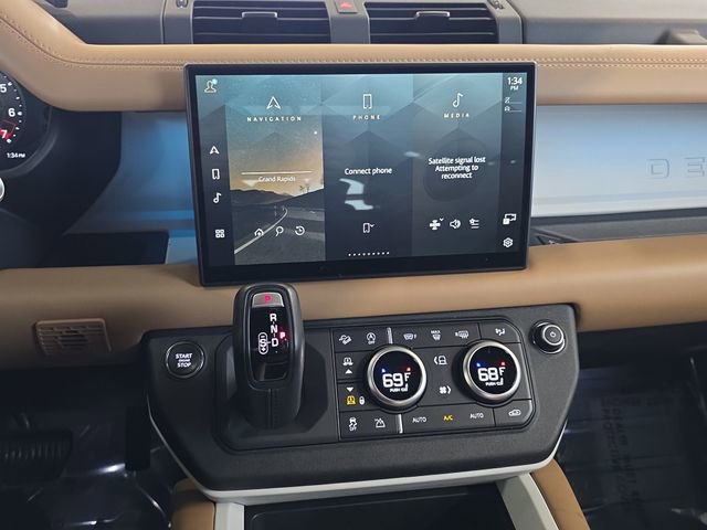 Used 2025 Land Rover Defender 110 X-Dynamic SE image 19