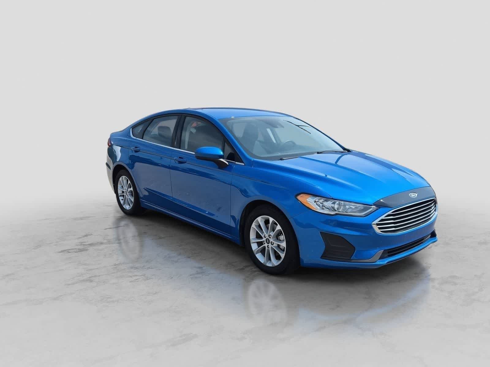 Used 2020 Ford Fusion SE FWD image 2