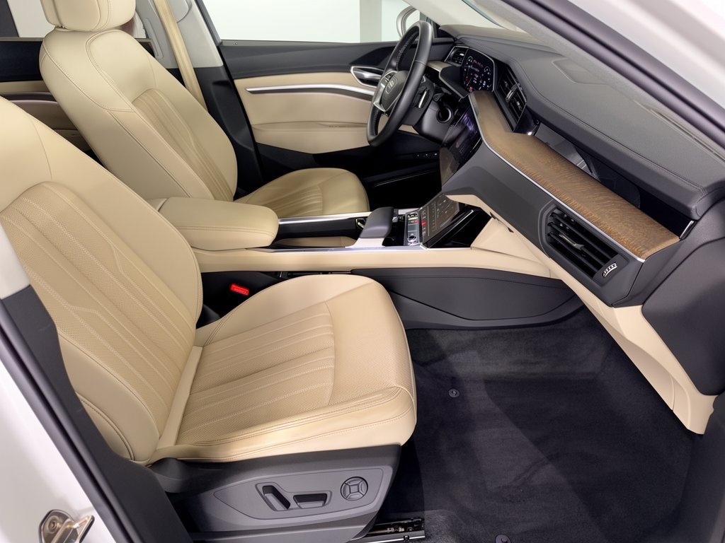 Certified 2024 Audi Q8 e-tron Premium Plus w/ Premium Plus Package AWD/4WD image 30