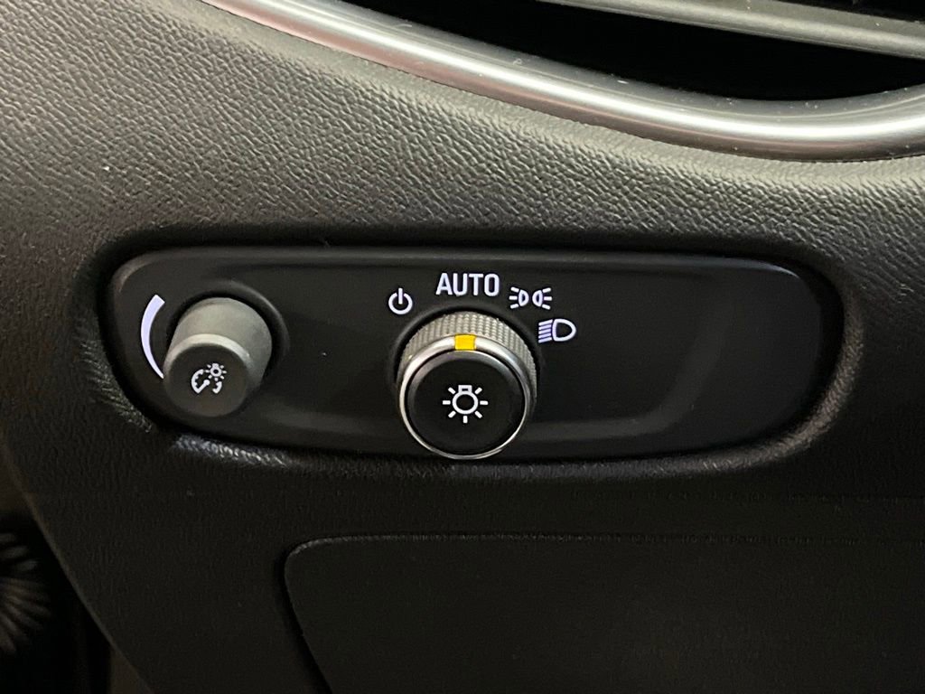 Used 2020 Chevrolet Malibu LT image 12