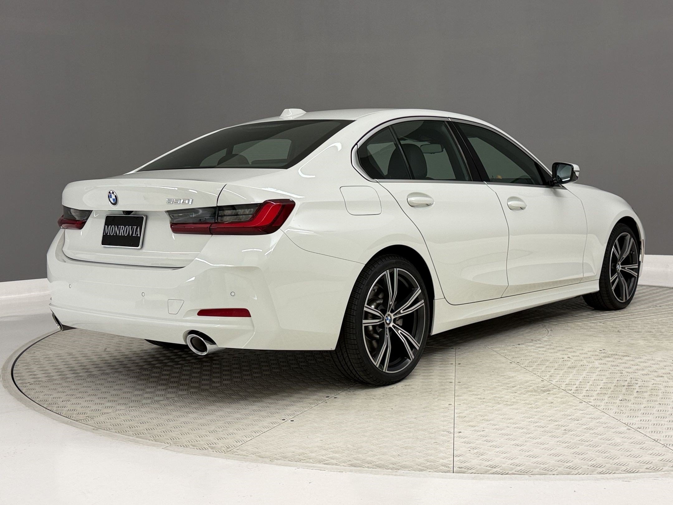 Certified 2024 BMW 330i Sedan w/ Convenience Package RWD image 9