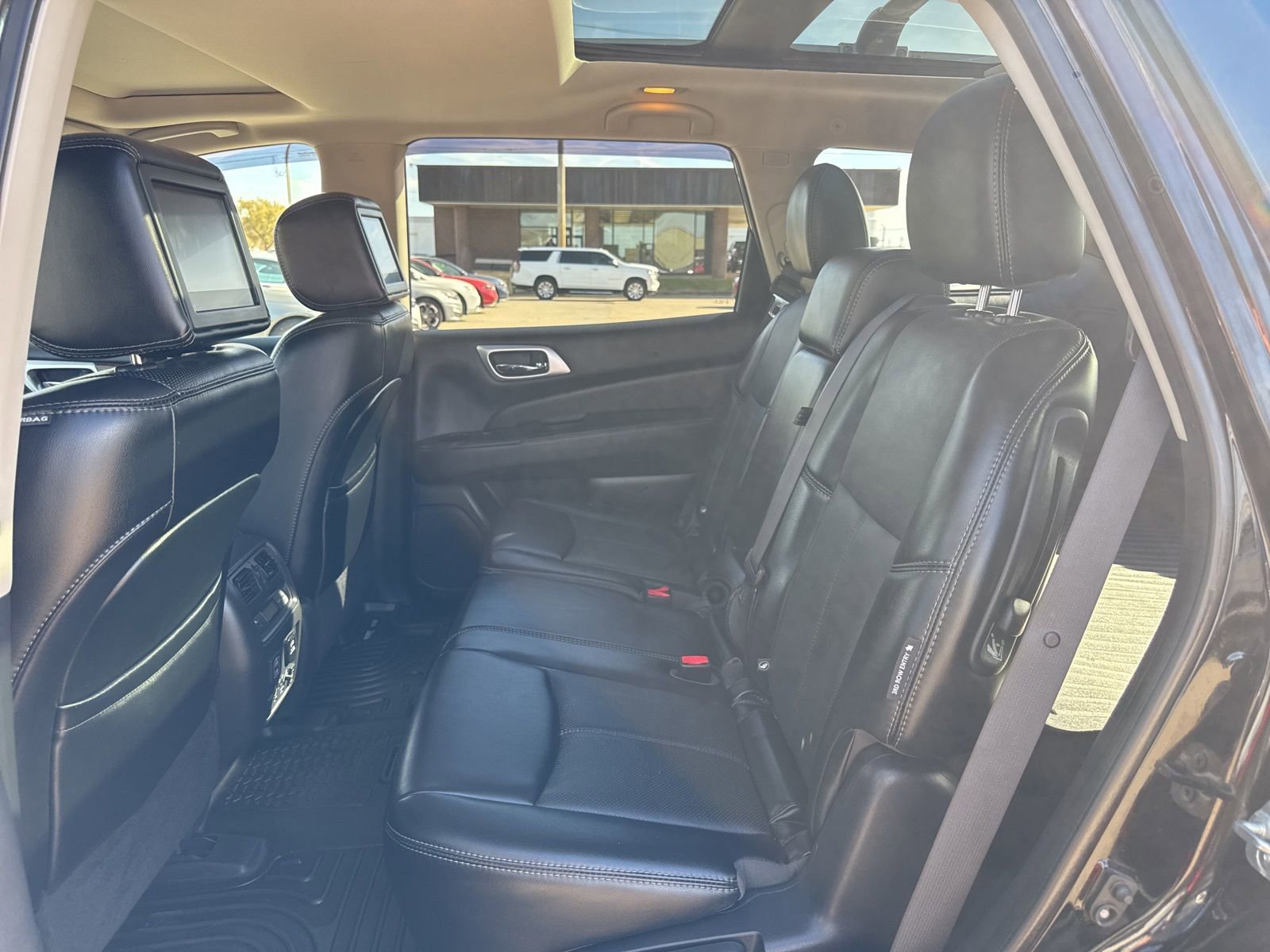 Used 2018 Nissan Pathfinder Platinum image 20