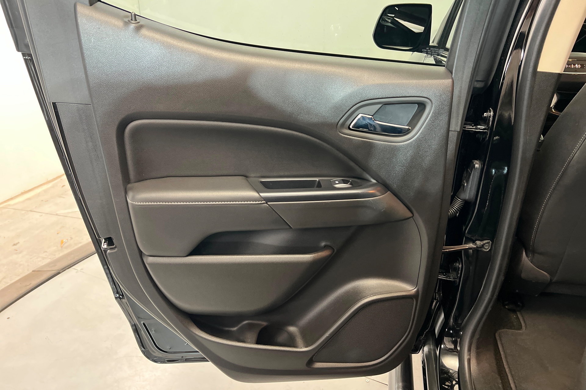 Used 2017 GMC Canyon SLE w/ Nightfall Edition RWD image 19