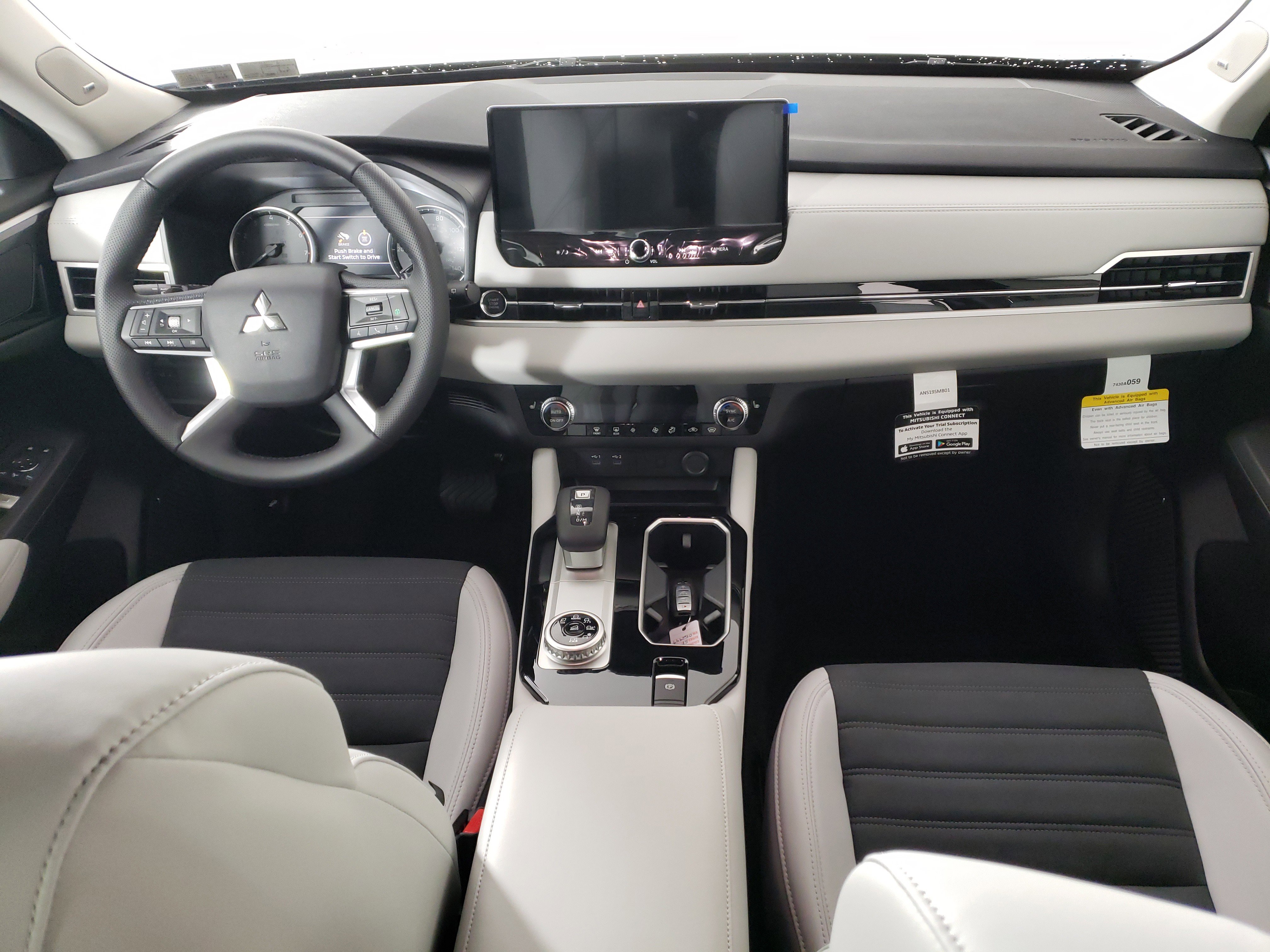 New 2025 Mitsubishi Outlander SE image 15