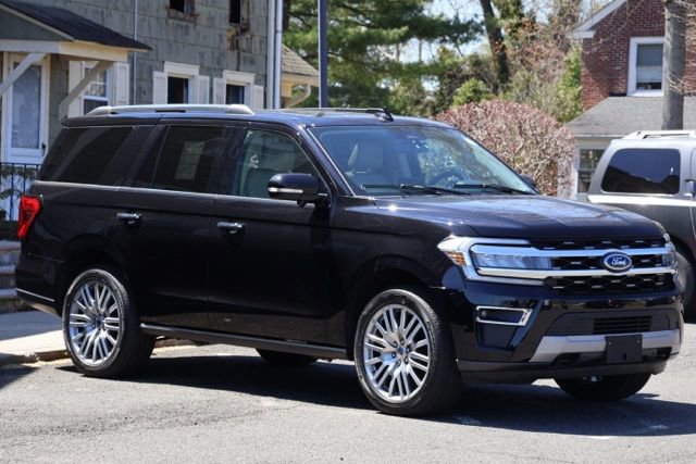 Certified 2023 Ford Expedition Limited image 3