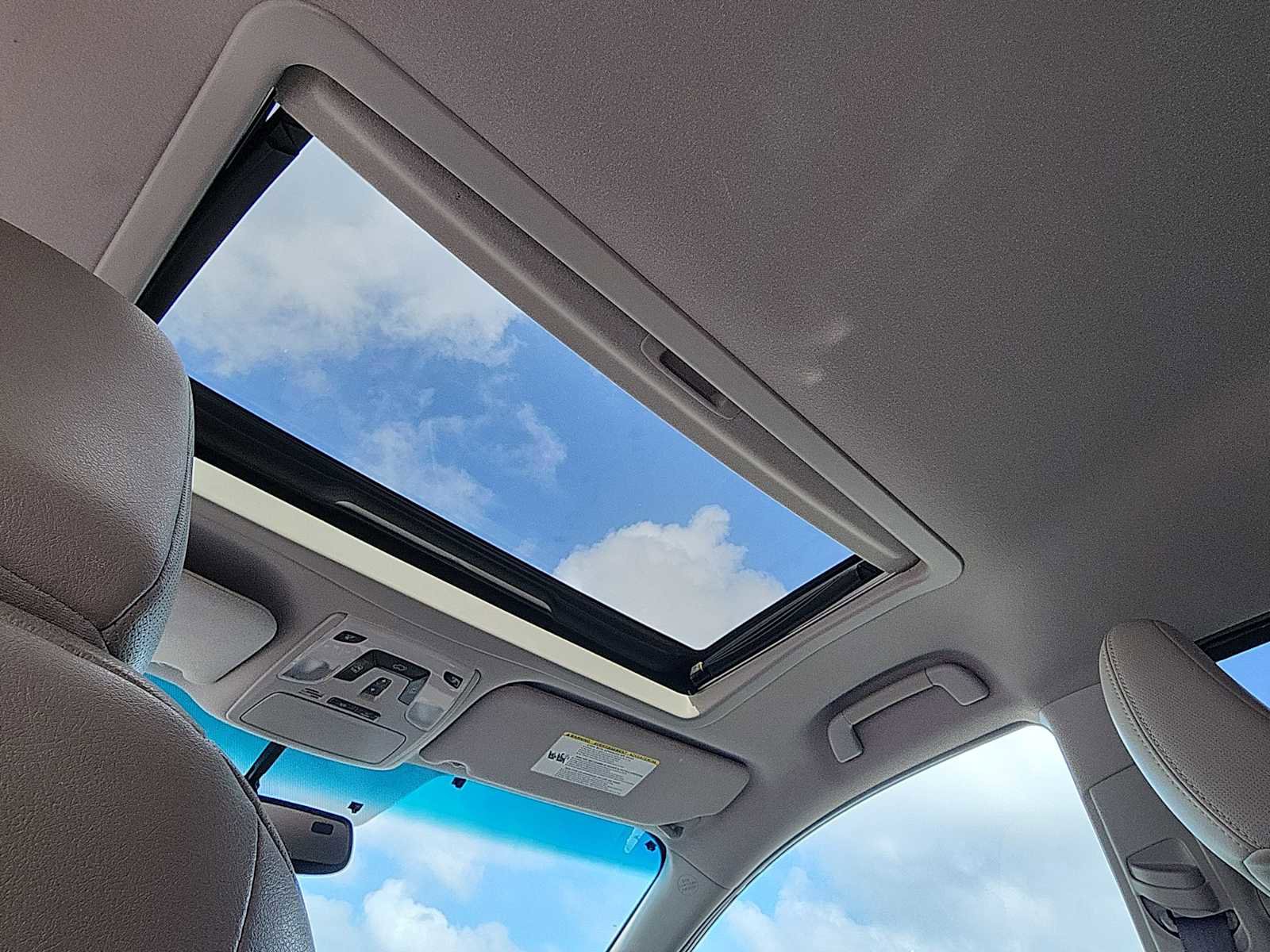 Used 2012 Toyota Sienna XLE image 23