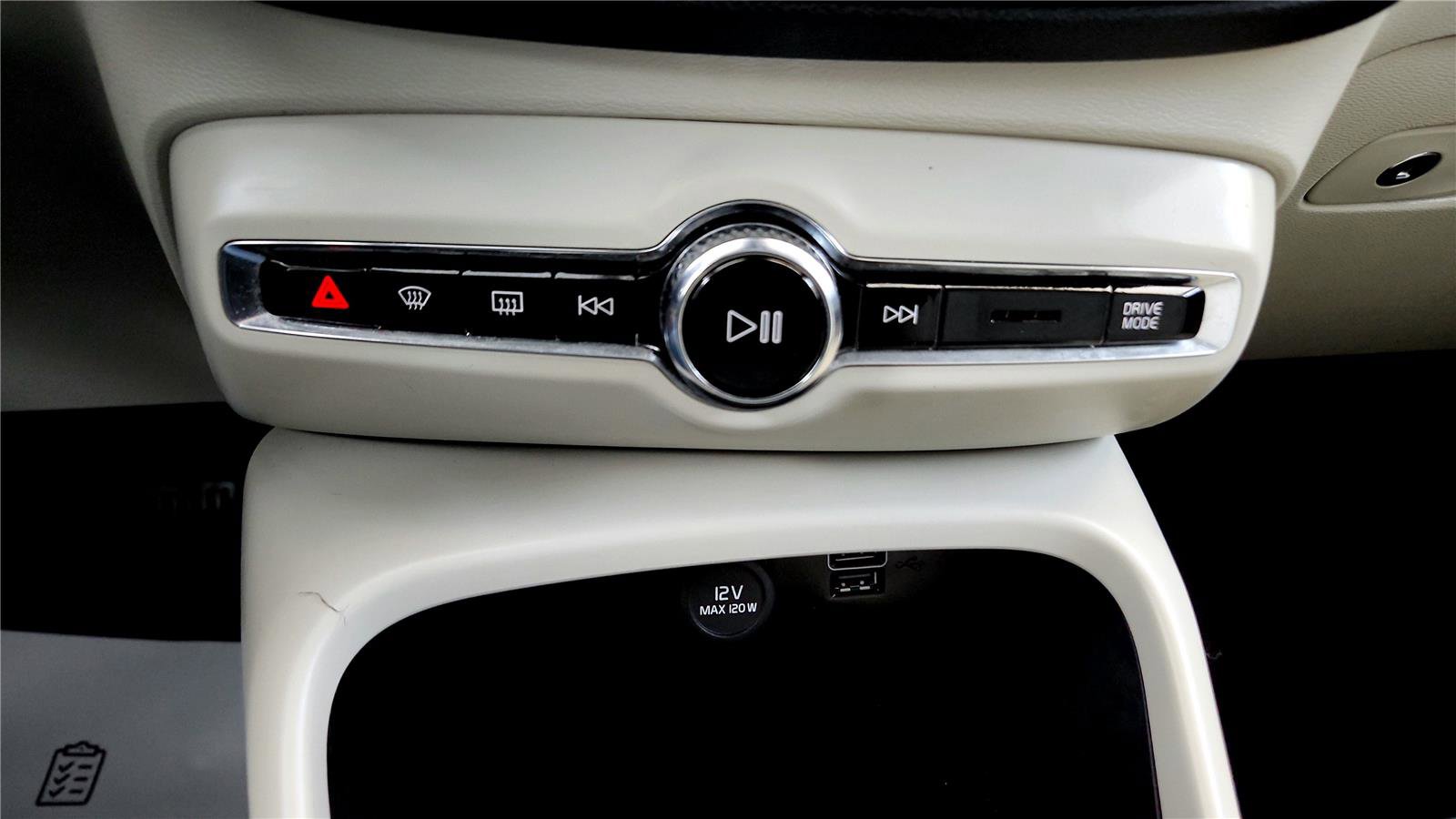 Used 2021 Volvo XC40 T5 Momentum w/ Premium Package image 30