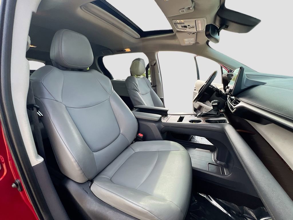 Used 2023 Toyota Sienna XLE image 25