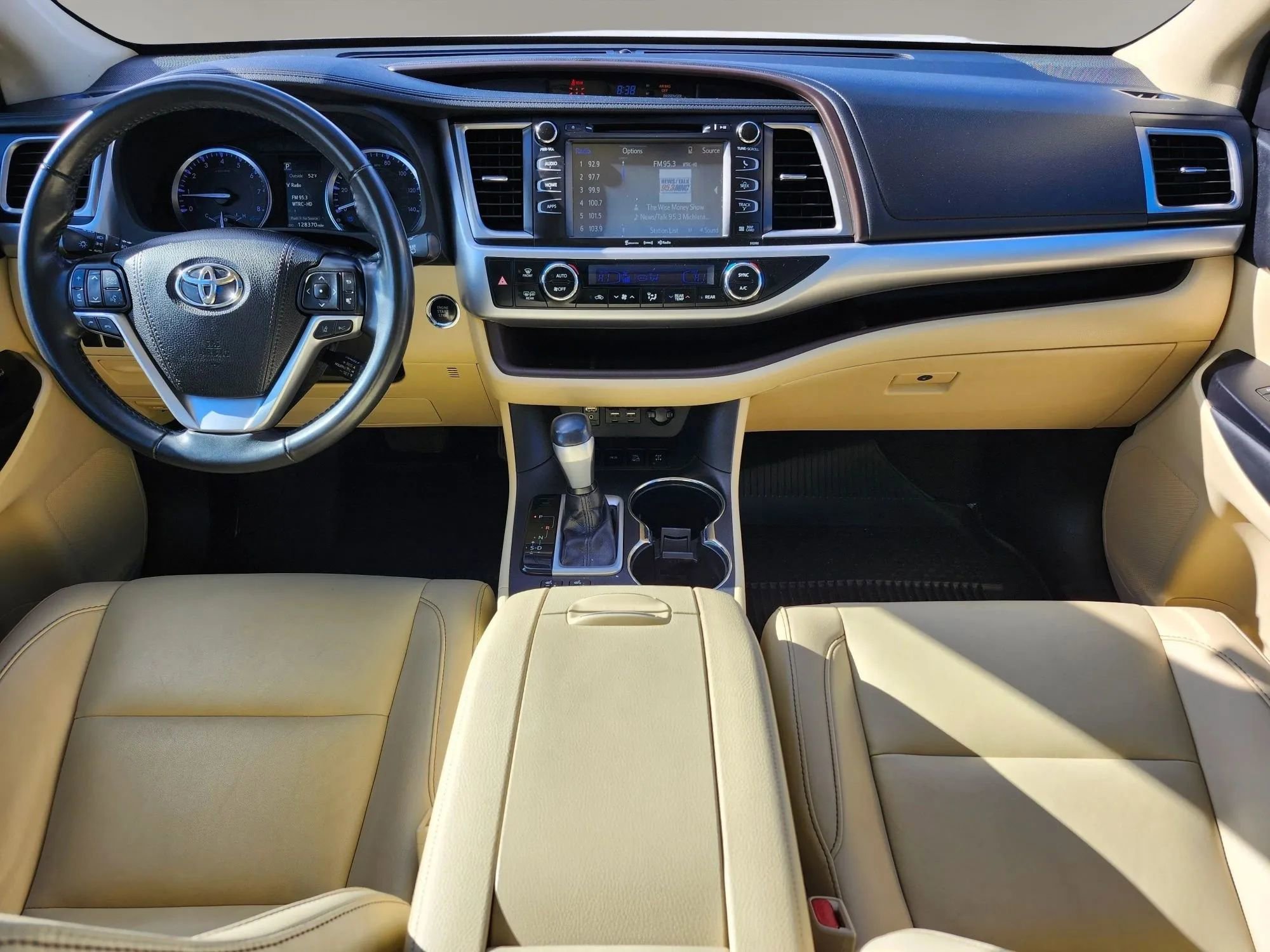 Used 2019 Toyota Highlander XLE AWD/4WD image 12