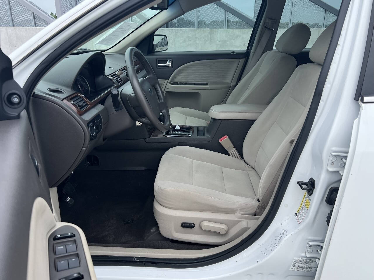 Used 2008 Ford Taurus SEL FWD image 9