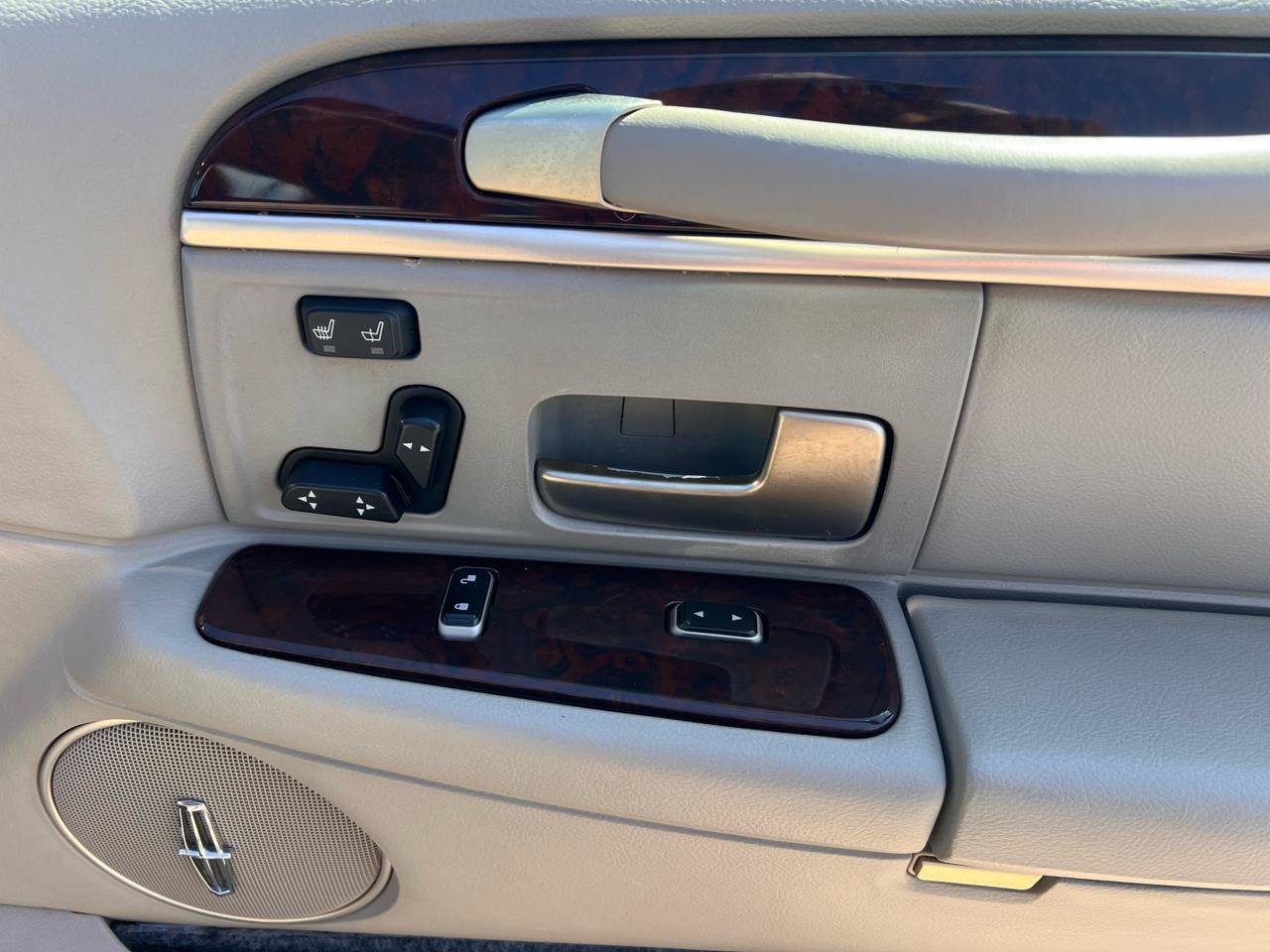 Used 2006 Lincoln Town Car Signature RWD image 72