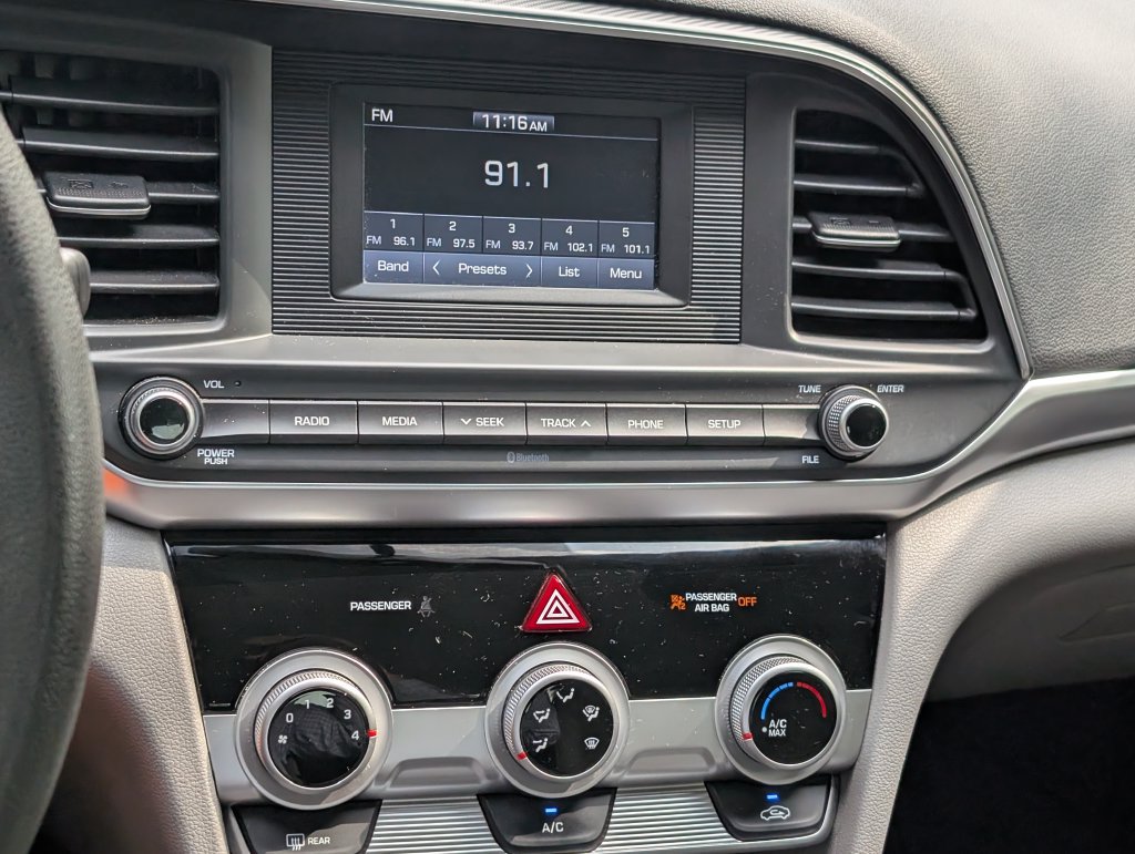 Used 2019 Hyundai Elantra SE FWD image 21