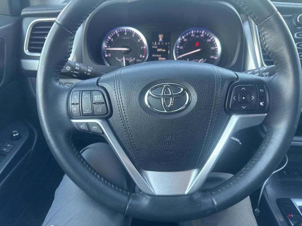 Used 2016 Toyota Highlander XLE image 14