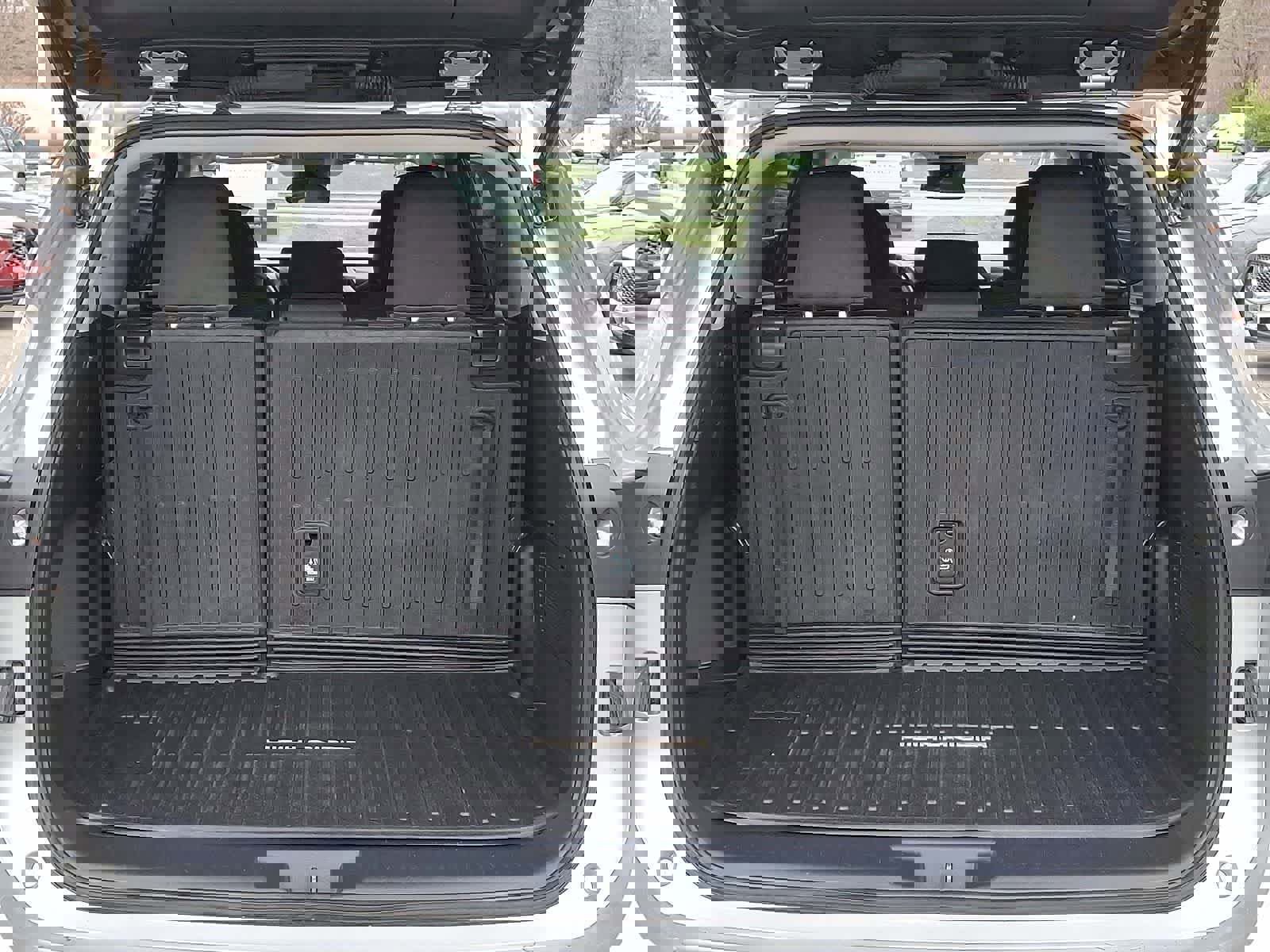 Used 2023 Toyota Highlander LE image 30