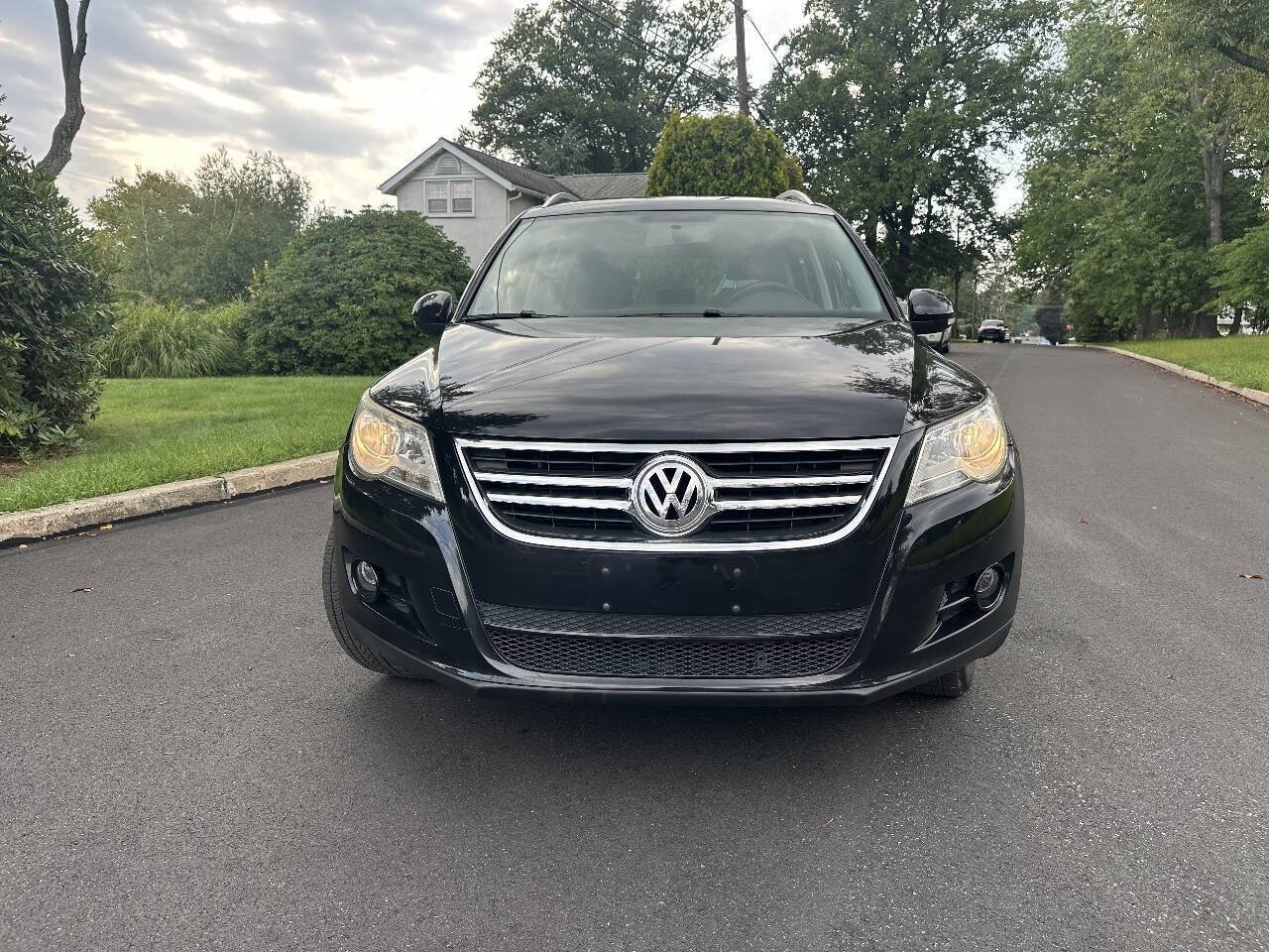 Used 2011 Volkswagen Tiguan SE AWD/4WD image 3