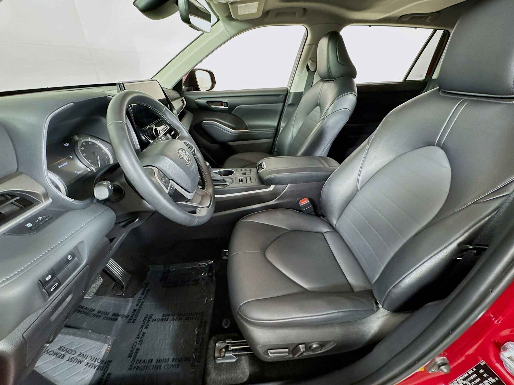 Certified 2025 Toyota Highlander XLE image 13