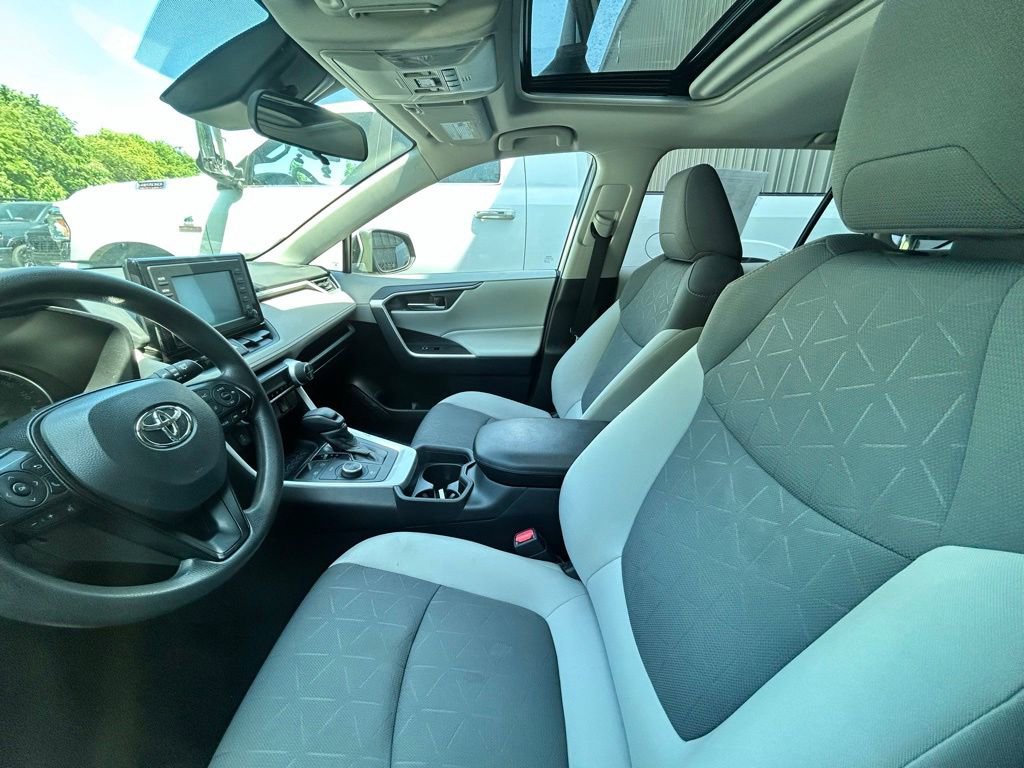 Used 2019 Toyota RAV4 XLE w/ Convenience Package AWD/4WD image 3