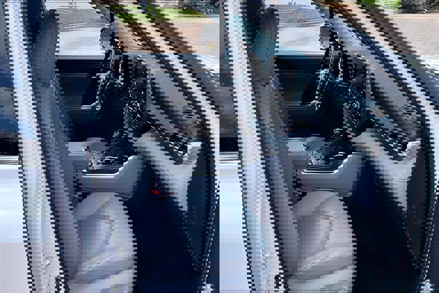 Used 2020 Toyota Highlander XLE AWD/4WD image 9