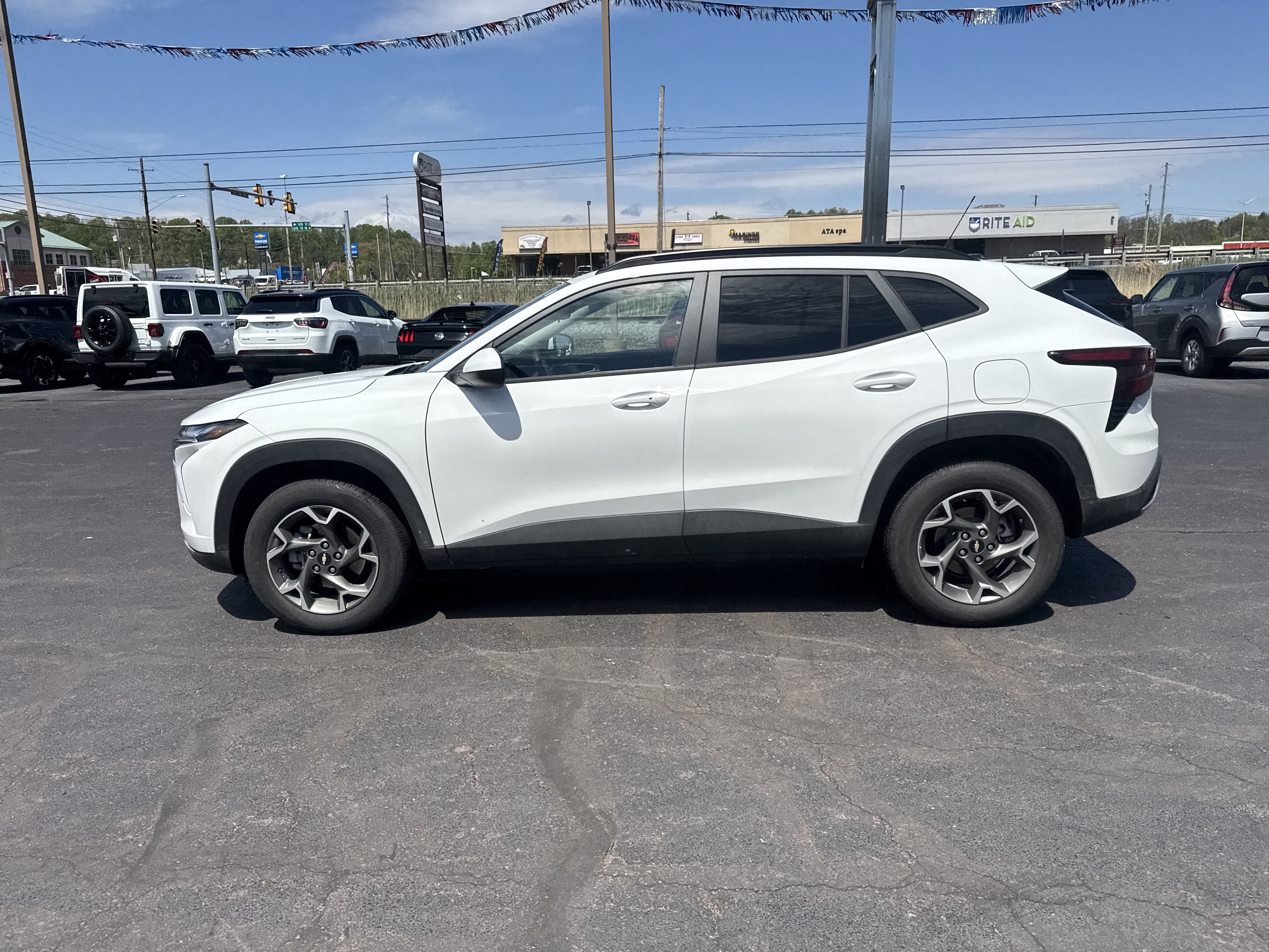Used 2025 Chevrolet Trax LT w/ Driver Confidence Package FWD image 7