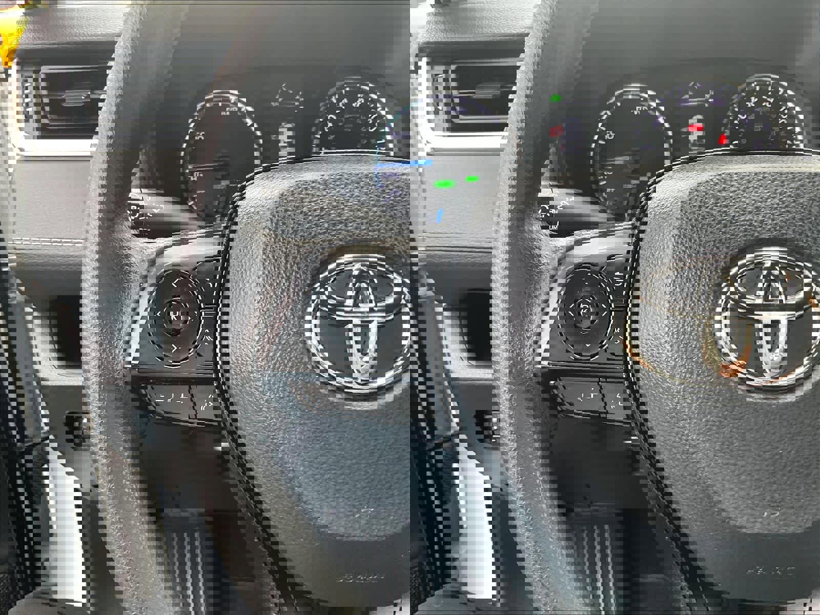 Used 2022 Toyota RAV4 LE image 20